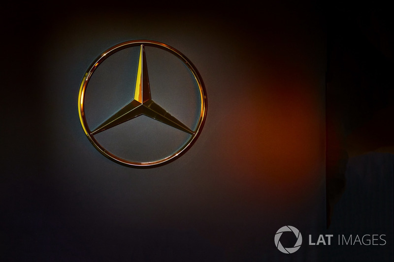 Mercedes emblem in the garage