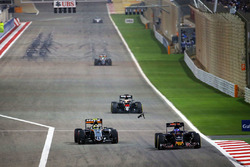 Max Verstappen, Scuderia Toro Rosso STR11 y Sergio Pérez, Sahara Force India F1 VJM09