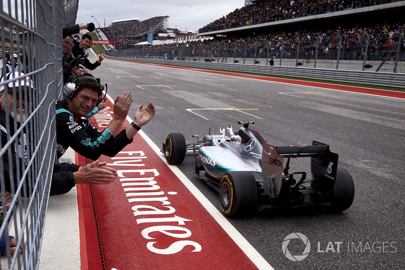 Lewis Hamilton, Mercedes F1 W06 Hybrid fête le titre