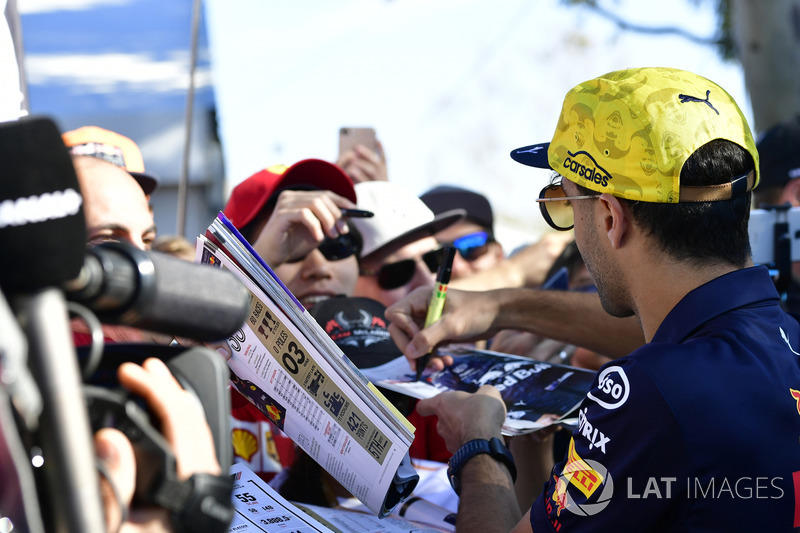 Daniel Ricciardo, Red Bull Racing signs autographs for the fans