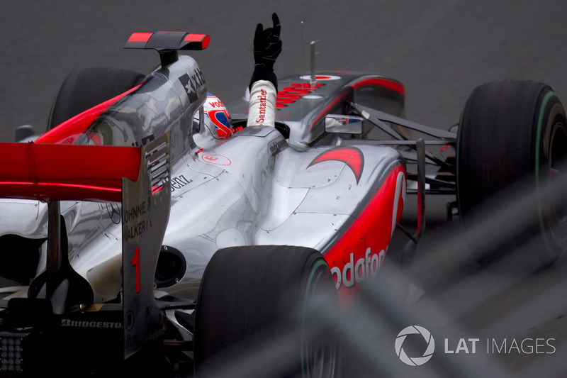 Race winner Jenson Button, McLaren MP4-25