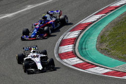 Sergey Sirotkin, Williams FW41 and Pierre Gasly, Scuderia Toro Rosso STR13