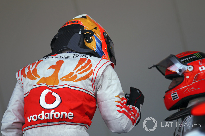 Michael Schumacher: Die sieben Titel der Formel-1-Legende locken Hamilton. Ende 2018 schien er Schwierigkeiten zu haben, sich zu motivieren. Über den Winter hat er ein neues Ziel für sich definiert. Er will "Schumis" wichtigste Rekorde übertrumpfen. Dazu fehlen noch zwei WM-Titel und 18 Grand-Prix-Siege.