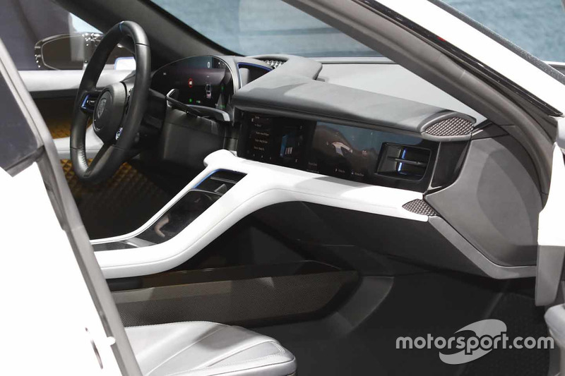 Porsche Mission E Cross Turismo