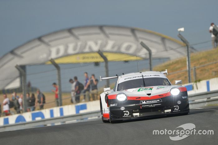 #94 Porsche GT Team Porsche 911 RSR: Romain Dumas, Timo Bernhard, Sven Müller