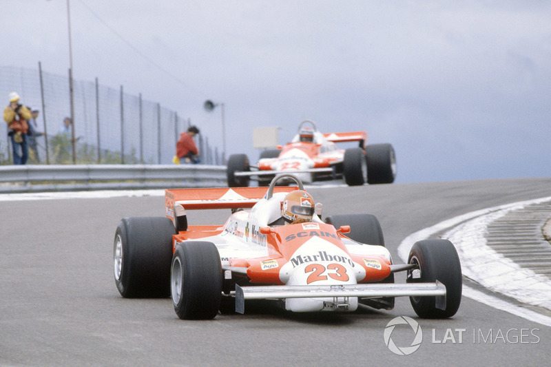 Bruno Giacomelli, Alfa Romeo 179B lidera a Mario Andretti, Alfa Romeo 179B