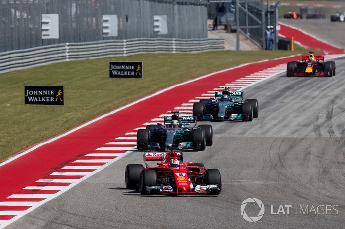 Sebastian Vettel, Ferrari SF70H, Lewis Hamilton, Mercedes AMG F1 W08, Valtteri Bottas, Mercedes AMG F1 W08