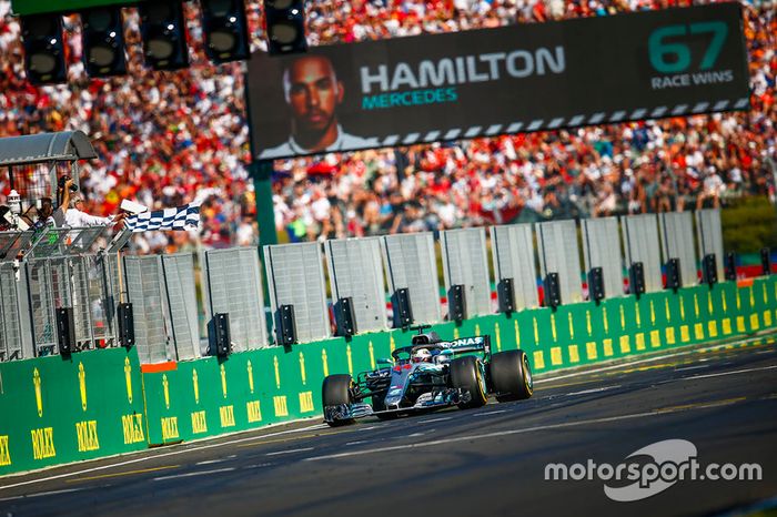 Lewis Hamilton, Mercedes AMG F1 W09, 1º, en el final de la carrera