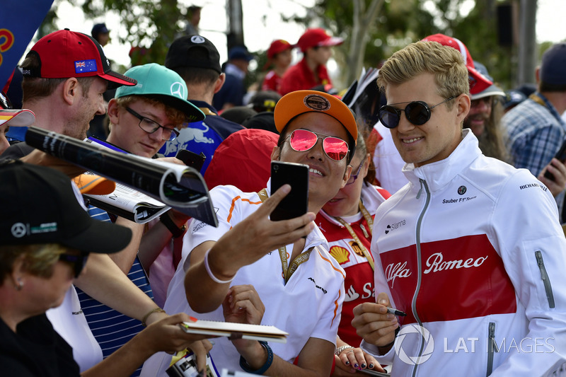 Marcus Ericsson, Sauber fans selfie