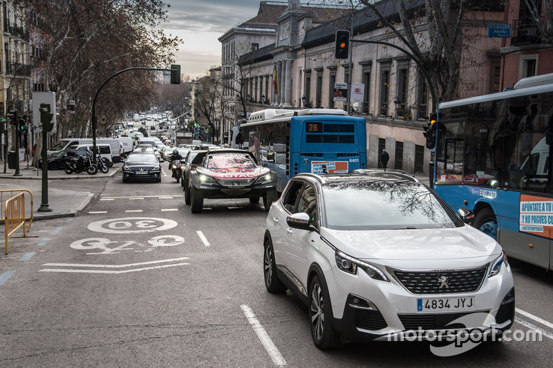 Carlos Sainz, Lucas Cruz, Peugeot Sport en las calles de Madrid