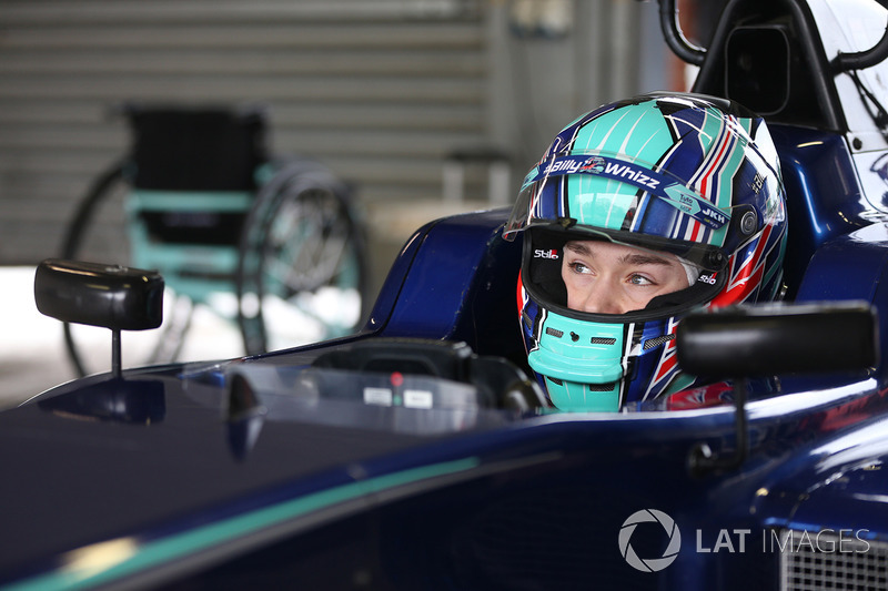 Billy Monger maakt zijn comeback door met Carlin een MVS Formule 3-bolide te testen