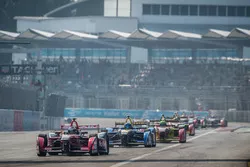 Jérôme d'Ambrosio, Dragon Racing leads