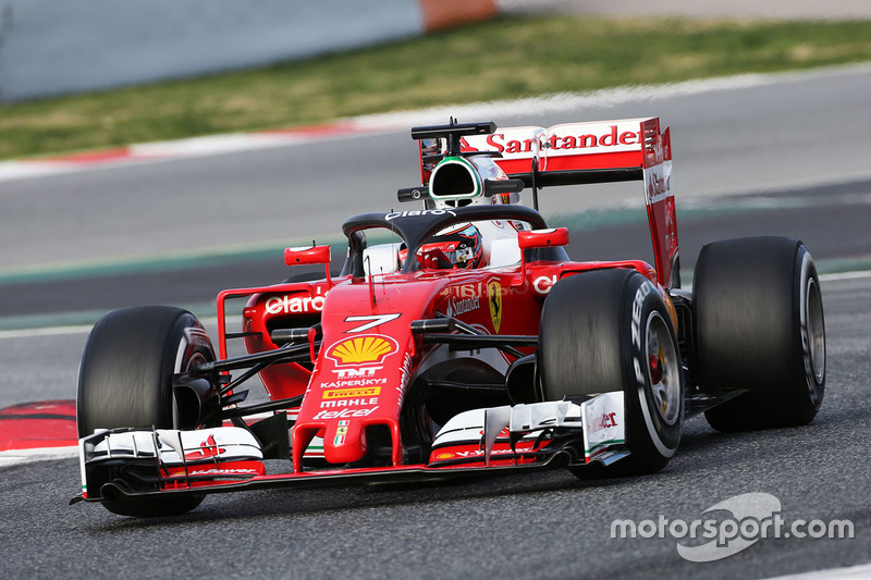 Kimi Raikkonen, Ferrari SF16-H, probando el Halo una protección para el habitáculo.