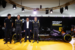 Carlos Ghosn, Président de Renault dévoile la Renault R.S.16 avec les pilotes Jolyon Palmer, Kevin Magnussen et Esteban Ocon
