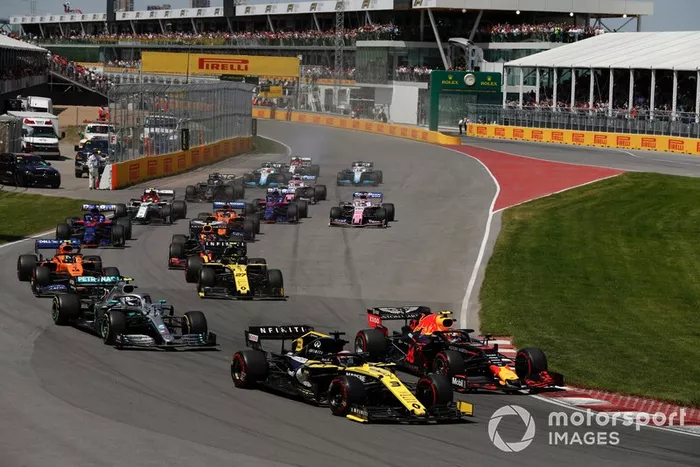 Daniel Ricciardo, Renault F1 Team R.S.19, Pierre Gasly, Red Bull Racing RB15, Valtteri Bottas, Mercedes AMG W10, Lando Norris, McLaren MCL34, Nico Hulkenberg, Renault F1 Team R.S. 19, al inicio