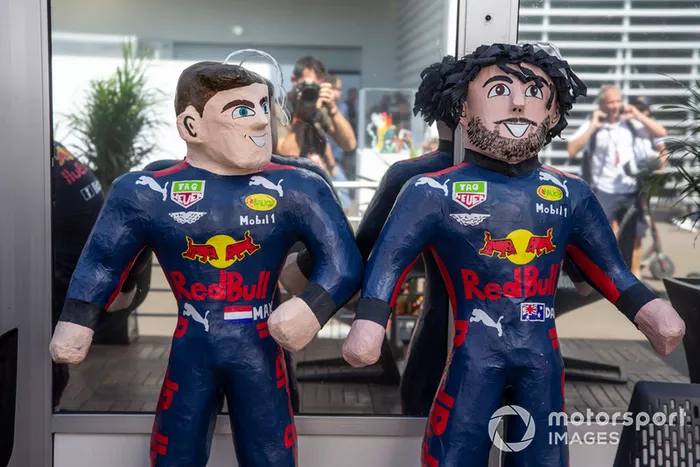 Piñatas de Max Verstappen, Red Bull Racing y Daniel Ricciardo, Red Bull Racing RB14