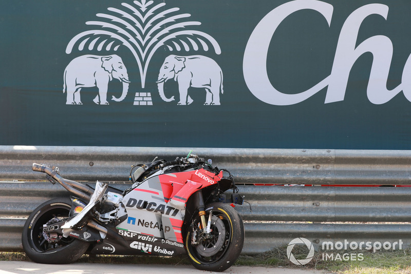 Moto de Jorge Lorenzo, Ducati Team tras la caída