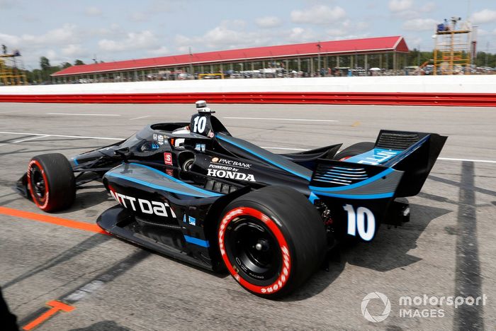Felix Rosenqvist, Chip Ganassi Racing Honda, pit stop
