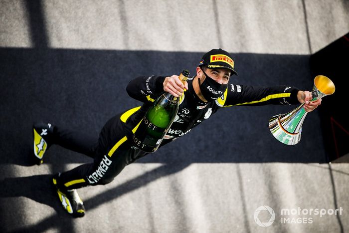 Daniel Ricciardo, Renault F1 celebrates on the podium with the champagne and the trophy