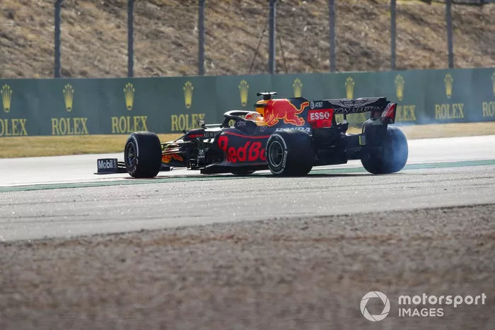 Max Verstappen, Red Bull Racing RB16 spins