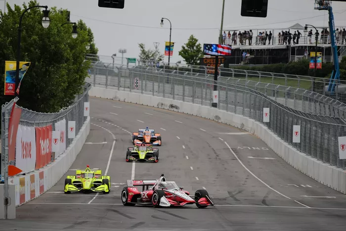 Scott McLaughlin Team Penske Chevrolet, Simon Pagenaud, Team Penske Chevrolet