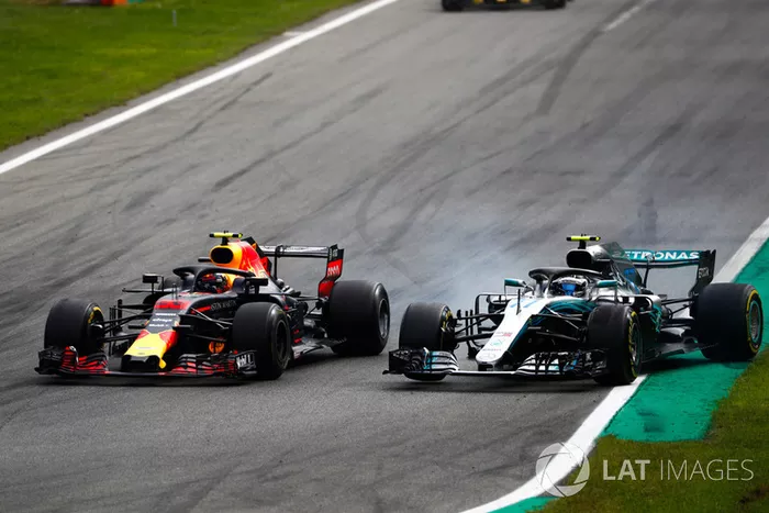 Max Verstappen, Red Bull Racing RB14 Tag Heuer, en lutte avec Valtteri Bottas, Mercedes AMG F1 W09