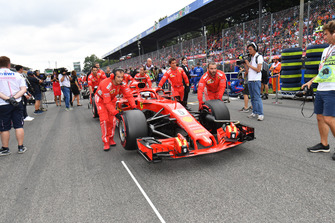 Sebastian Vettel, Ferrari SF71H, in griglia di partenza