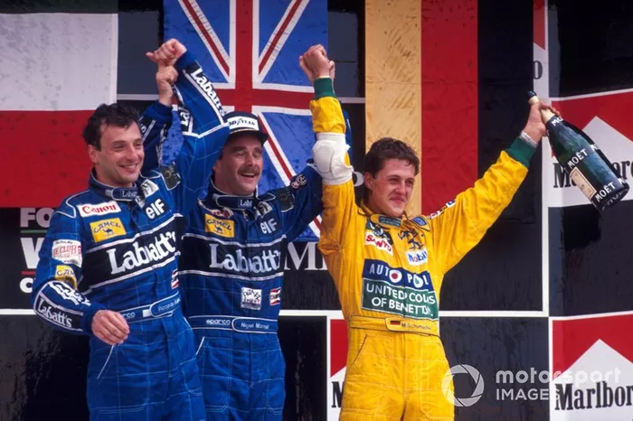 En 1992, Michael Schumacher logró su primer podio en F1 en México, terminando tercero en la carrera que ganó Nigel Mansell por delante de su compañero en Williams, Riccardo Patrese.