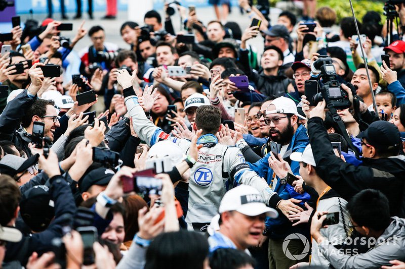 Edoardo Mortara, Venturi Formula E makes his way through the crowd towards the podium