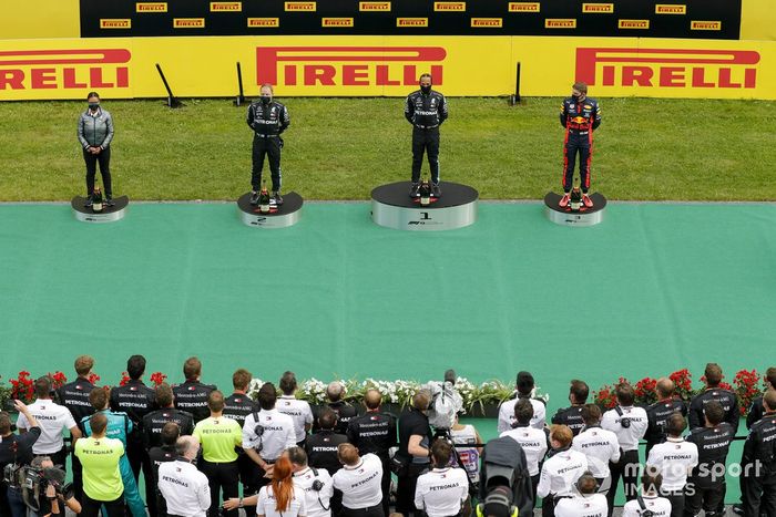 Podio: ganador de la carrera Lewis Hamilton, Mercedes-AMG Petronas F1, segundo lugar Valtteri Bottas, Mercedes-AMG Petronas F1 y el tercer lugar Max Verstappen, Red Bull Racing