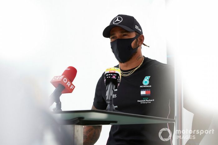 Lewis Hamilton, Mercedes-AMG Petronas F1 con los medios