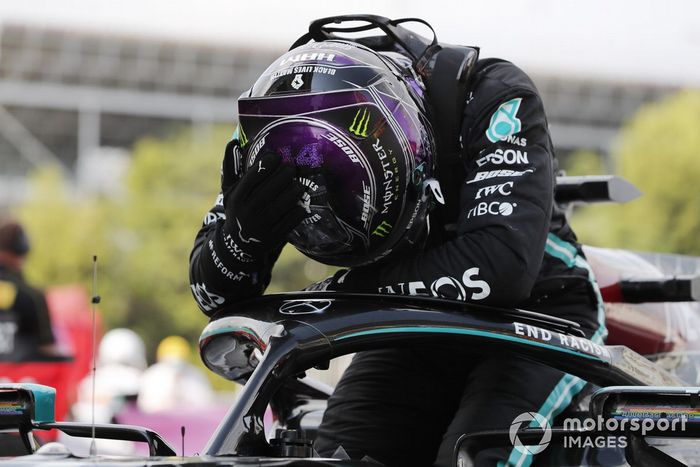 Lewis Hamilton, Mercedes-AMG Petronas F1, festeggia la vittoria al parc ferme