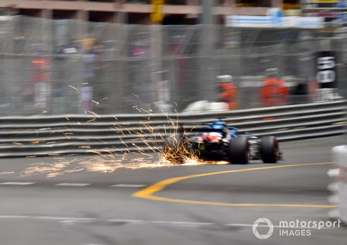 Scintille dall'auto Fernando Alonso, Alpine A521