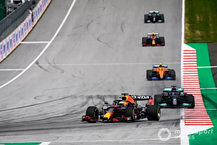 Max Verstappen, Red Bull Racing RB16B, Lewis Hamilton, Mercedes W12, Lando Norris, McLaren MCL35M, Sergio Pérez, Red Bull Racing RB16B