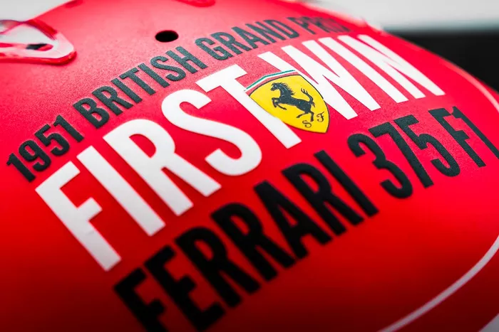 Casco de Charles Leclerc, Ferrari