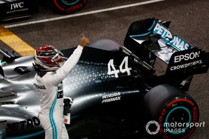 Ganador de la poe Lewis Hamilton, Mercedes AMG F1, celebra