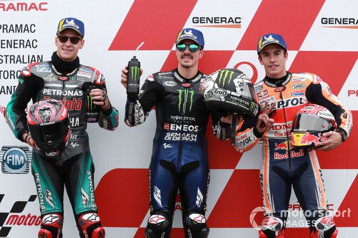 Ganador de la pole Maverick Vinales, Yamaha Factory Racing, segundo puesto Fabio Quartararo, Petronas Yamaha SRT, tercer puesto Marc Márquez, Repsol Honda Team