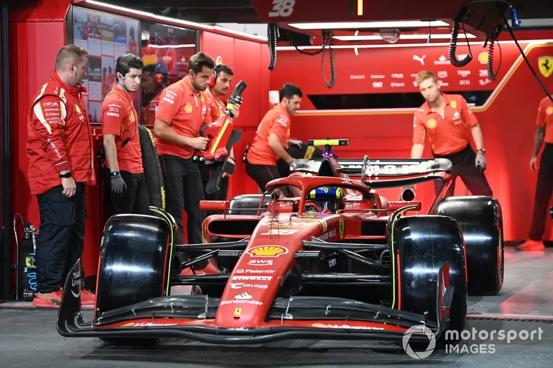 Oliver Bearman, Ferrari SF-24 dans la voie des stands 