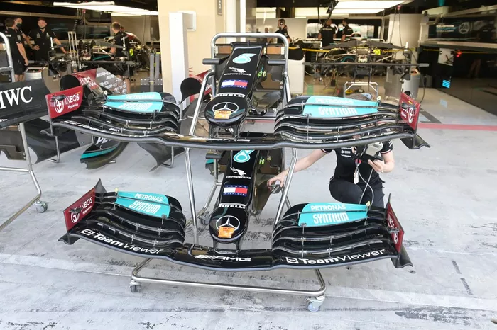 Alerones delanteros del Mercedes W12