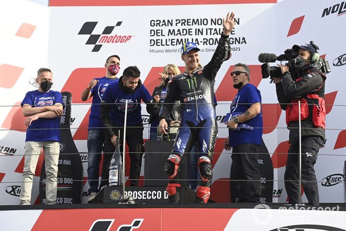 El Campeón del Mundo Fabio Quartararo, Yamaha Factory Racing celebra