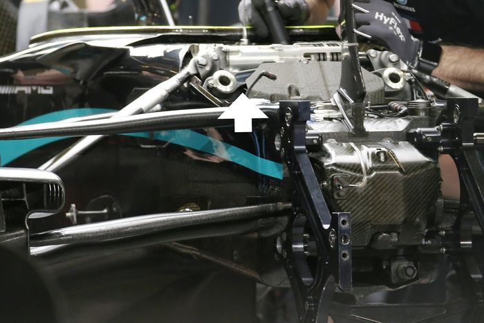 Detalle de la suspensión delantera del Mercedes W11
