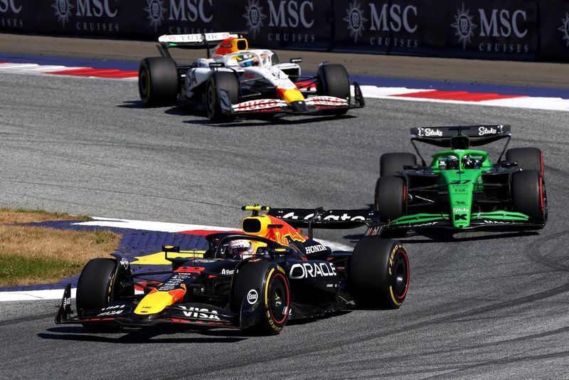 Nico Hulkenberg, Sauber, Yuki Tsunoda, Red Bull Racing Team