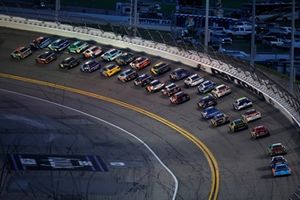 Bubba Wallace, 23XI Racing Toyota, Michael McDowell, Spire Motorsports Chevrolet