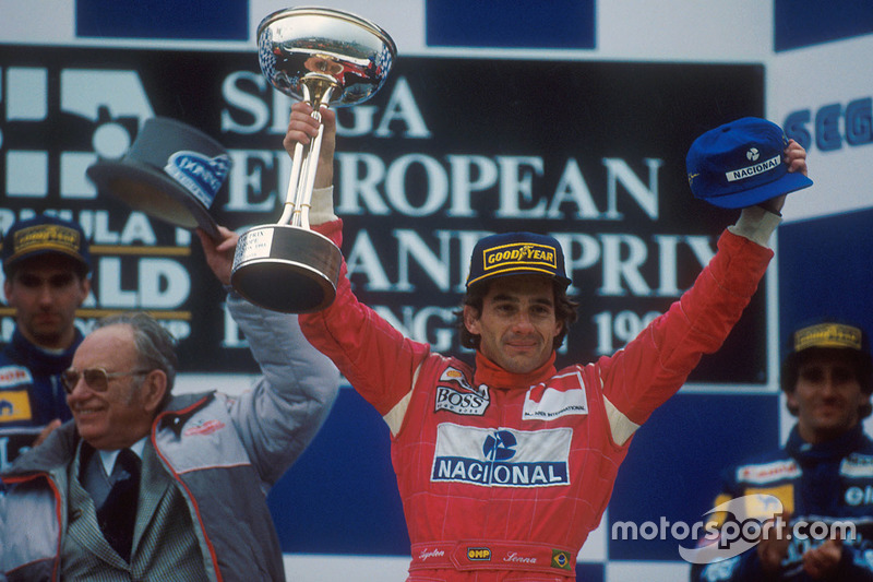 Podium: winner Ayrton Senna, McLaren MP4/8 Ford, second place Damon Hill, Williams FW15C Renault, th