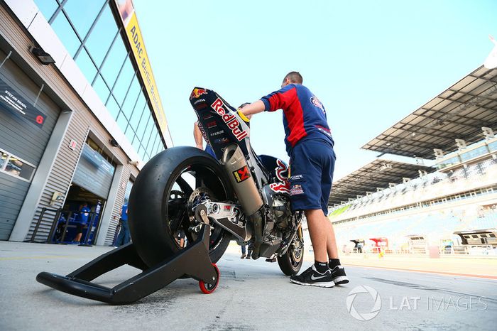 Bike of Davide Giugliano, Honda World Superbike Team