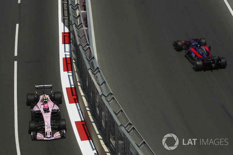 Esteban Ocon, Sahara Force India F1 VJM10, Daniil Kvyat, Scuderia Toro Rosso STR12