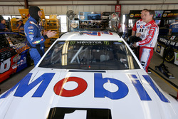 Kyle Busch, Joe Gibbs Racing Toyota Kevin Harvick, Stewart-Haas Racing Ford