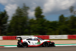 #91 Porsche Team Porsche 911 RSR: Richard Lietz, Frédéric Makowiecki