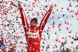 Sébastien Bourdais, Dale Coyne Racing Honda, celebrates his win