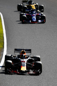 Daniel Ricciardo, Red Bull Racing RB14, Brendon Hartley, Toro Rosso STR13, Carlos Sainz Jr., Renault Sport F1 Team R.S. 18